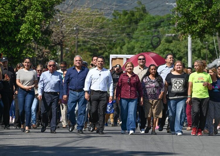 Entrega Lalo Gattás calle pavimentada a vecinos de La Libertad
