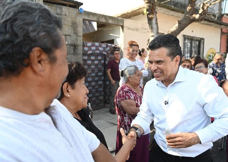 Entrega Lalo Gattás calle pavimentada a vecinos de La Libertad