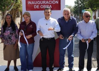 Entrega Lalo Gattás calle pavimentada a vecinos de La Libertad