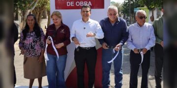 Entrega Lalo Gattás calle pavimentada a vecinos de La Libertad