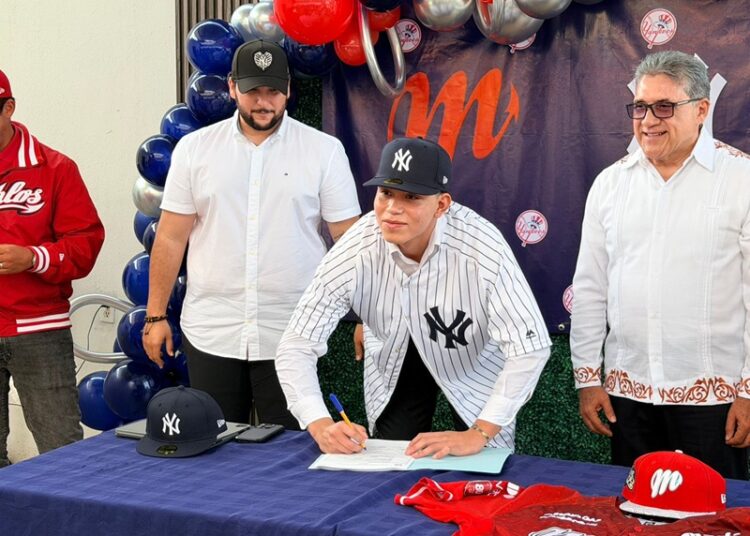 Firma joven altamirense con los Yankees de Nueva York