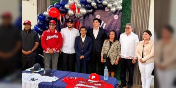 Firma joven altamirense con los Yankees de Nueva York
