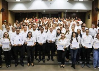 Forma UAT a estudiantes con más competencias para el mercado laboral