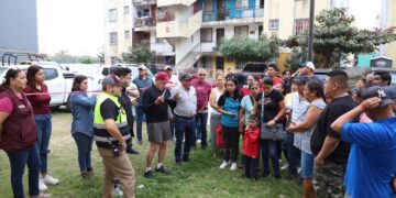 Garantiza Armando Martínez apoyo a familias afectadas por explosión en Los Olivos II