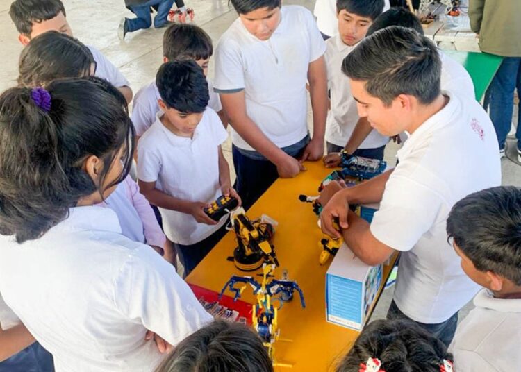 Gobierno de NLD impulsa el interés por la ciencia y la robótica en Escuelas Primarias Públicas