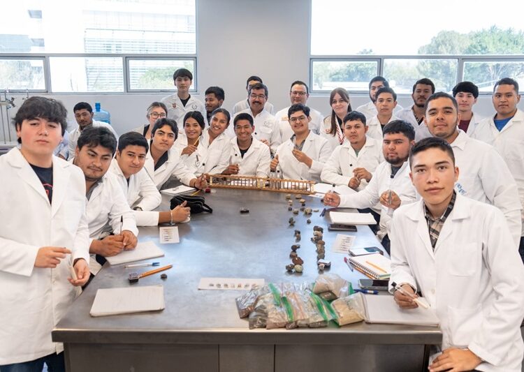 Impulsa rector lazos con la comunidad de la FIC-UAT