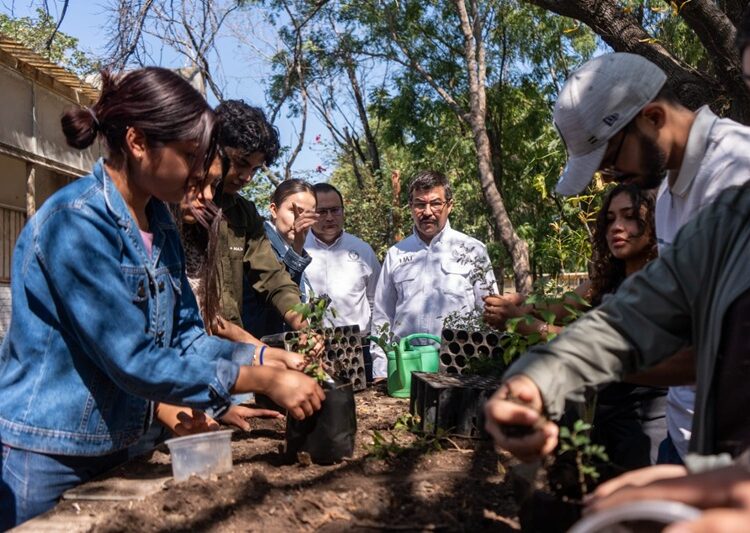 Impulsa rector lazos con la comunidad de la FIC-UAT