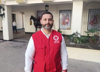 Necesario, regular exceso en uso de redes sociales de menores