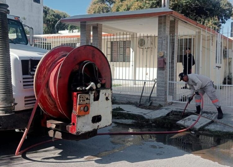 Lleva a cabo COMAPA Altamira sondeo y desazolve de descargas de drenaje