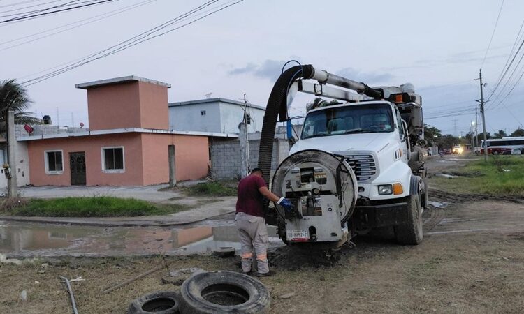 Mejoran funcionamiento de la red de drenaje en sectores Guadalupe Cervantes y Santa Elena