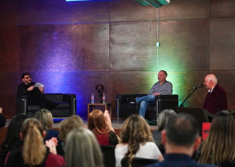 Neolaredense nominado al Óscar presente su primer libro