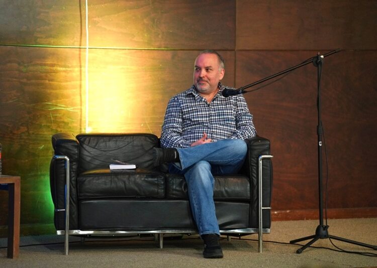 Neolaredense nominado al Óscar presente su primer libro