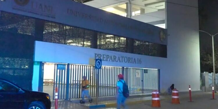 Presuntas amenazas de balacera movilizan a policías en Prepa 16 de la UANL