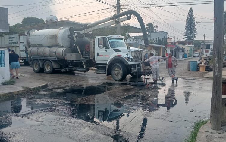 Realiza COMAPA Altamira trabajos de mantenimiento en líneas de drenaje