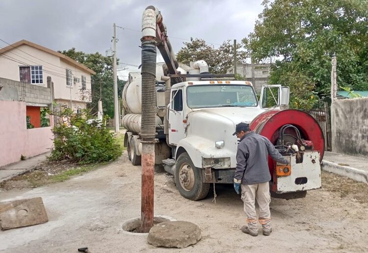 Realiza COMAPA Altamira trabajos de mantenimiento en líneas de drenaje