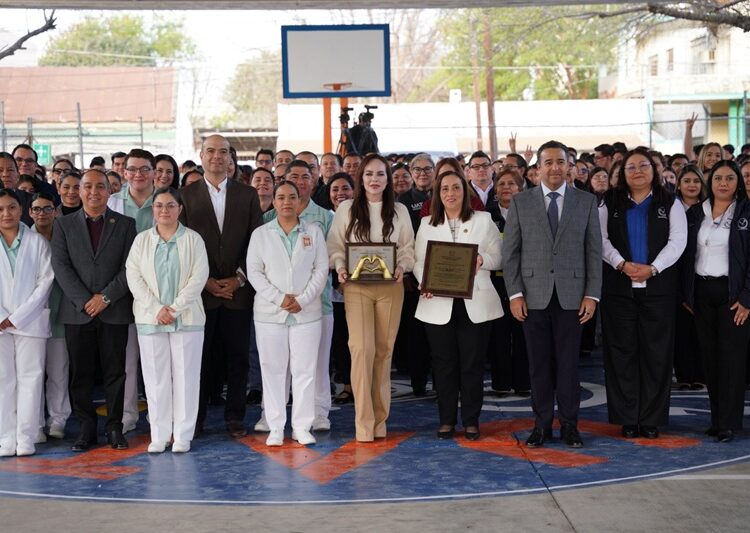 Reconocen a Carmen Lilia como ‘Miembro Honorífico’ de la Facultad de Enfermería
