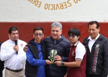 Refrenda Armando Martínez compromiso con la educación