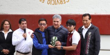 Refrenda Armando Martínez compromiso con la educación