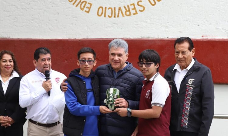 Refrenda Armando Martínez compromiso con la educación