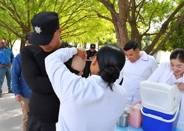 SSPT e ISSSTE realizan campaña de vacunación en Complejo Estatal de Seguridad Pública