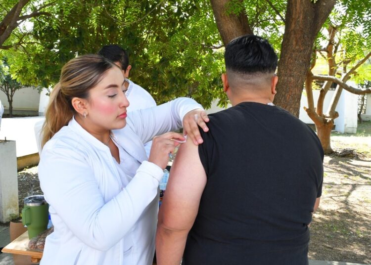 SSPT e ISSSTE realizan campaña de vacunación en Complejo Estatal de Seguridad Pública