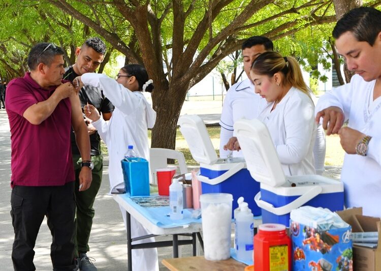SSPT e ISSSTE realizan campaña de vacunación en Complejo Estatal de Seguridad Pública