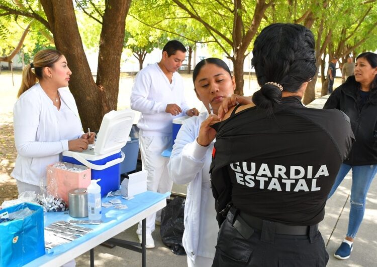 SSPT e ISSSTE realizan campaña de vacunación en Complejo Estatal de Seguridad Pública
