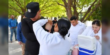SSPT e ISSSTE realizan campaña de vacunación en Complejo Estatal de Seguridad Pública