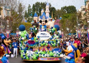 Seattle Seahawks celebraron victoria del Super Bowl LX en Disneyland