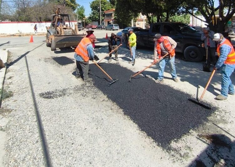 Sigue obras públicas cumpliendo con la rehabilitación de calles