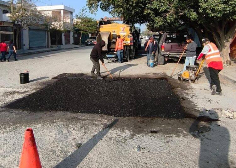 Sigue obras públicas cumpliendo con la rehabilitación de calles