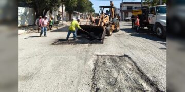 Sigue obras públicas cumpliendo con la rehabilitación de calles