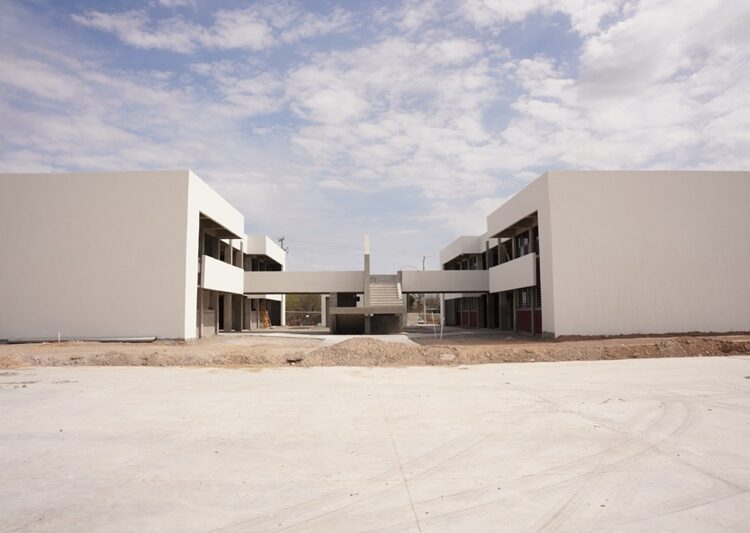 Supervisa Carmen Lilia construcción de nueva escuela en el progreso