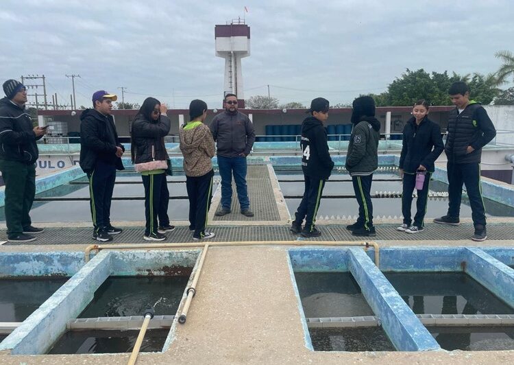 Visitan alumnos instalaciones de la planta DUPORT