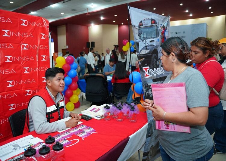 Acercan oportunidades de empleo a mujeres en NLD