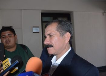 Almaraz acusa presión política y confronta al Estado por control de Comapa