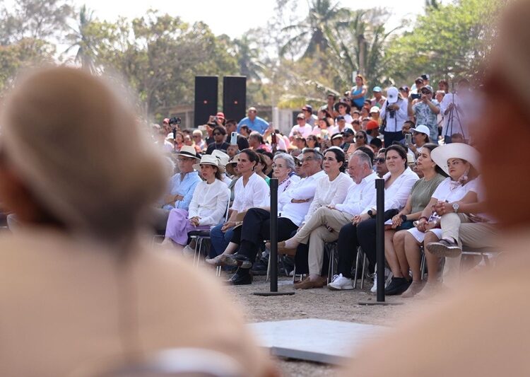 Américo y María de Villarreal reconocen la historia y el trabajo de las despicadoras de Tamaulipas