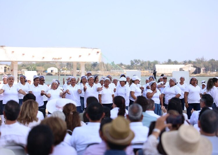 Américo y María de Villarreal reconocen la historia y el trabajo de las despicadoras de Tamaulipas