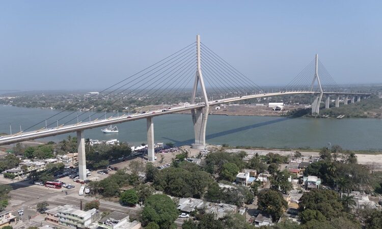 Américo y María de Villarreal reconocen la historia y el trabajo de las despicadoras de Tamaulipas