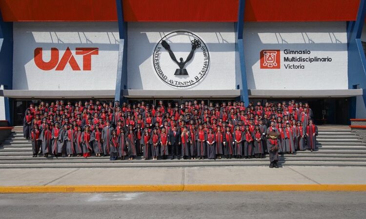 Con emotiva ceremonia despiden a la generación de la FDCSV de la UAT “Dr. Juan Plutarco Arcos Martínez”