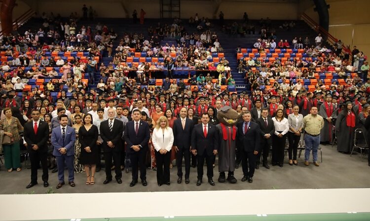 Con emotiva ceremonia despiden a la generación de la FDCSV de la UAT “Dr. Juan Plutarco Arcos Martínez”