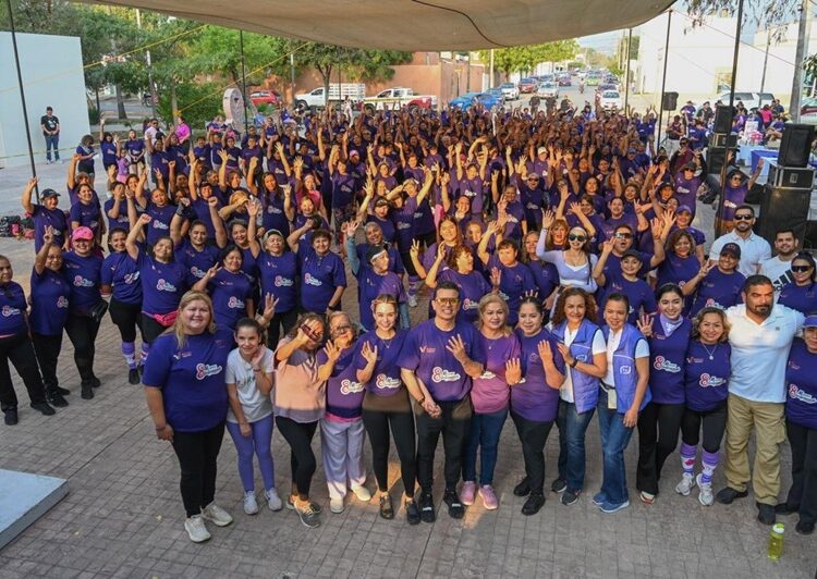 Con energía y entusiasmo participan Lalo y Lucy en ‘Zumbaton con Causa’