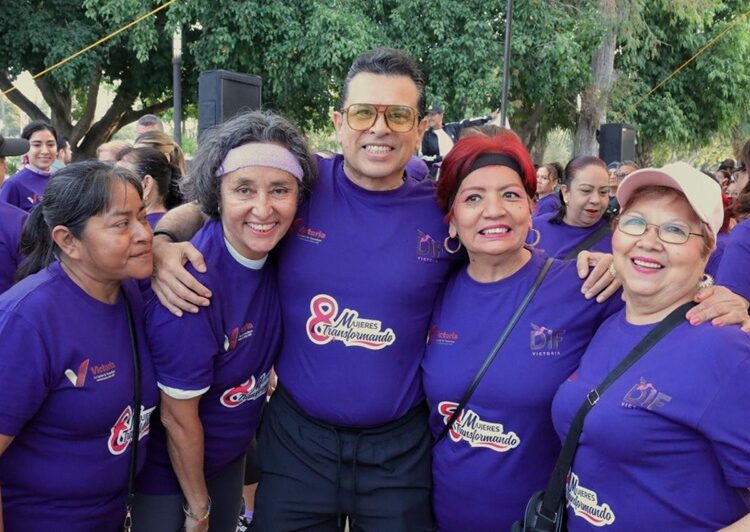 Con energía y entusiasmo participan Lalo y Lucy en ‘Zumbaton con Causa’