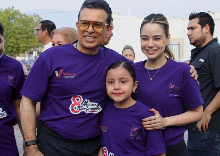Con energía y entusiasmo participan Lalo y Lucy en ‘Zumbaton con Causa’
