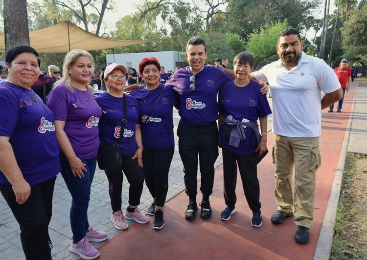 Con energía y entusiasmo participan Lalo y Lucy en ‘Zumbaton con Causa’