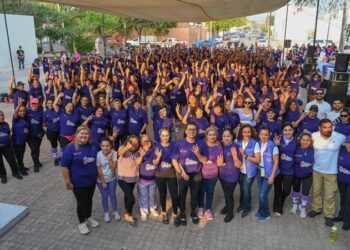 Con energía y entusiasmo participan Lalo y Lucy en ‘Zumbaton con Causa’