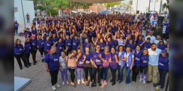 Con energía y entusiasmo participan Lalo y Lucy en ‘Zumbaton con Causa’
