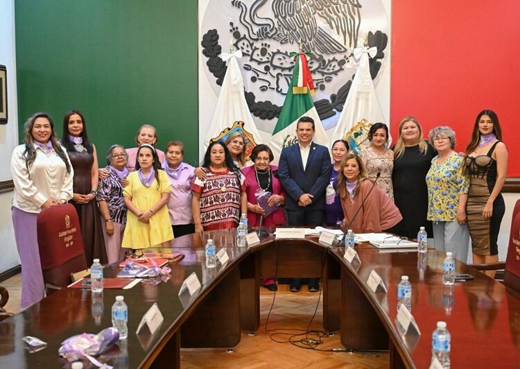 “Con su fuerza y capacidad, las mujeres transforman a Victoria”: Lalo Gattás