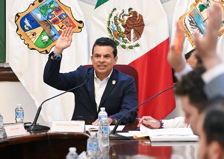 “Con su fuerza y capacidad, las mujeres transforman a Victoria”: Lalo Gattás