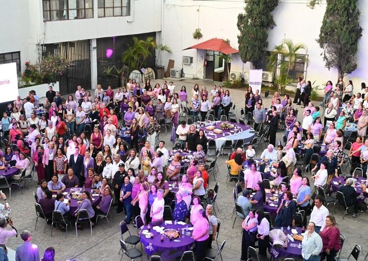“Con su fuerza y capacidad, las mujeres transforman a Victoria”: Lalo Gattás